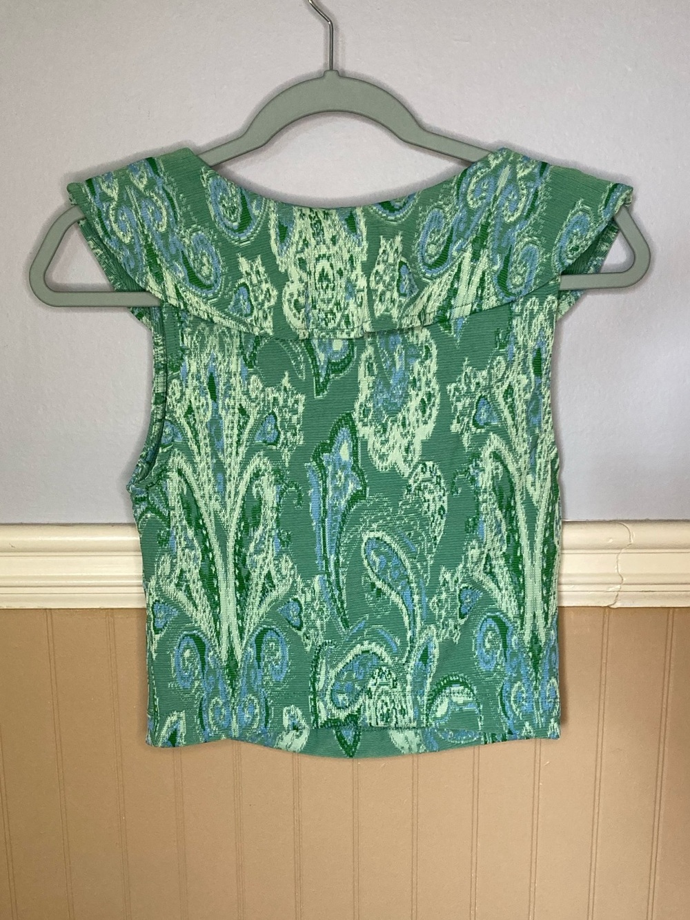 Zara Green Paisley Jacquard Ruffle Crop Top - V-Neck Sleeveless Tank - Medium - Picture 5 of 5